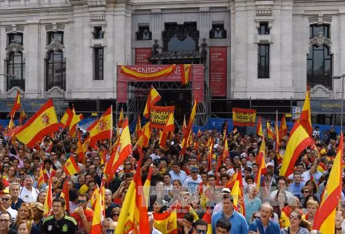 Tây Ban Nha: Biểu tình phản đối cuộc trưng cầu ý dân bất hợp pháp tại Catalunya ảnh 1