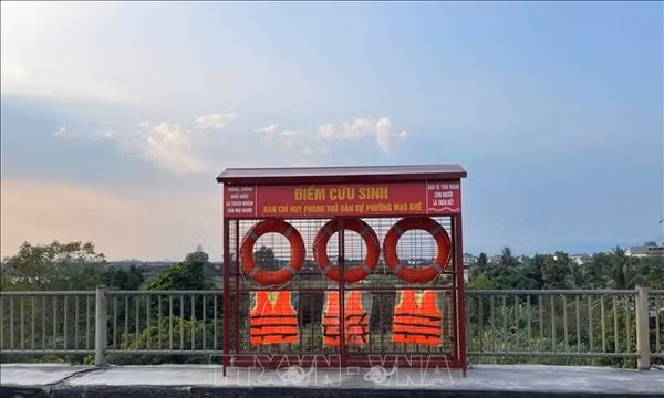 Lắp đặt hệ thống “điểm cứu sinh” tại các khu vực sông, cầu và đường ven biển