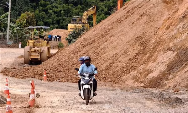 Tiếp tục sụt lún trên Quốc lộ 28, Lâm Đồng 