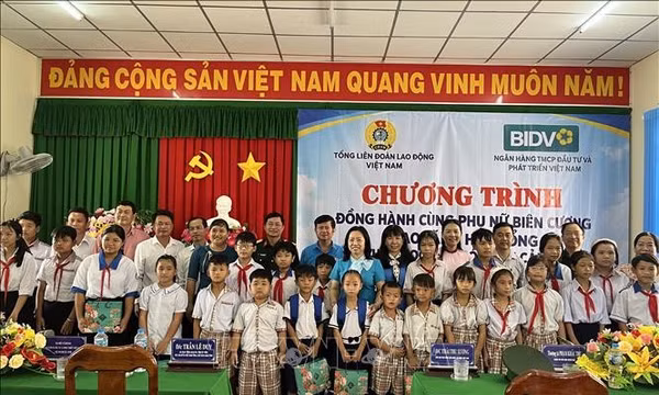 Đồng hành, hỗ trợ phụ nữ, trẻ em nơi biên cương