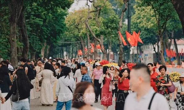 Rộn ràng không gian hồ Hoàn Kiếm kỷ niệm 72 năm Giải phóng Thủ đô