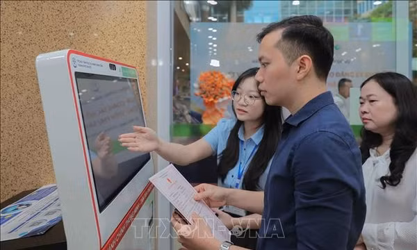 Hà Nội thí điểm Kiosk đăng ký khai sinh tại bệnh viện