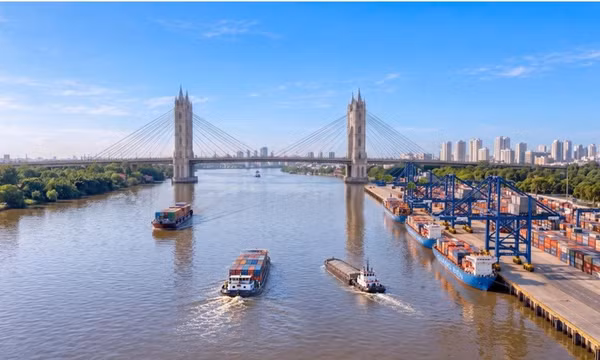 Cảng Giang Biên kết nối đường thủy, đường bộ và đường sắt
