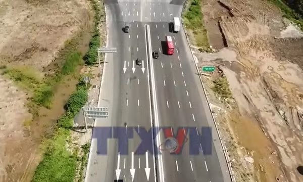 Lắp thêm biển báo tiến hành xử phạt lỗi không giữ khoảng cách