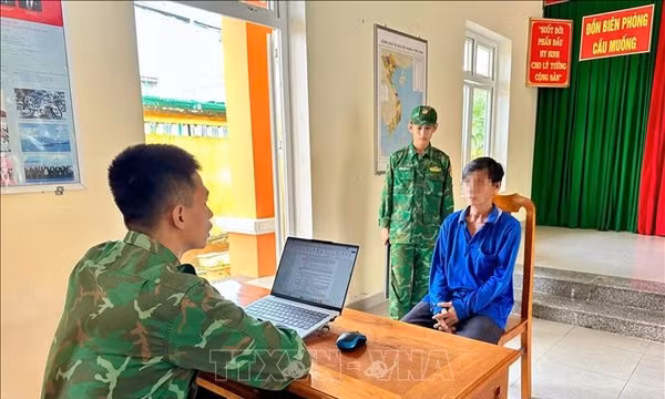 Tăng cường chống buôn lậu đường cát qua biên giới trong mùa nước nổi