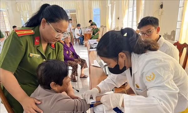 Cà Mau: Thu nhận ADN thân nhân liệt sĩ chưa xác định danh tính 