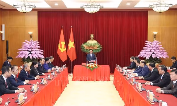 Thường trực Ban Bí thư tiếp Đoàn cán bộ cấp cao Đảng NDCM Lào