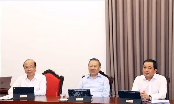 Ngày làm việc thứ nhất Hội nghị Trung ương 4, khóa XIV