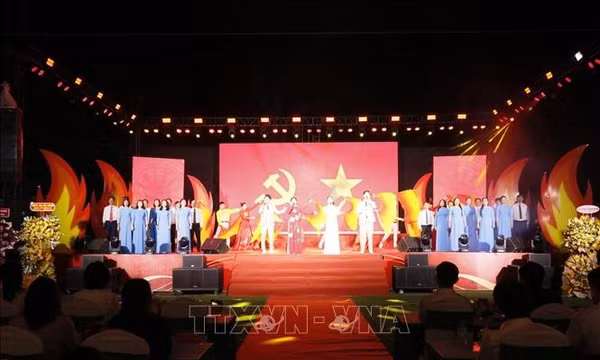 Đặc sắc chương trình nghệ thuật 'Âm vang Phú Riềng Đỏ'