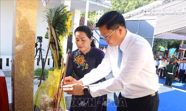 Dâng hương tưởng niệm 60 năm ngày xảy ra vụ thảm sát Diên Niên - Phước Bình