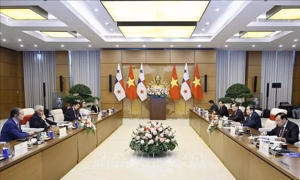 Chủ tịch Quốc hội Trần Thanh Mẫn hội kiến Tổng thống Panama