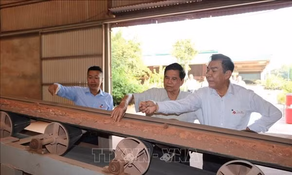 Người biến đất sét thành giá trị công nghệ