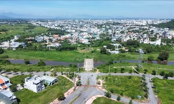 Bất cập việc thi công cầu qua sông Bàu Giang