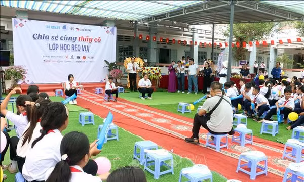 Rộn ràng hành trình 'Lớp học reo vui' đến với các điểm trường