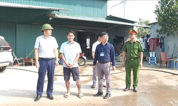 Phú Thọ xử lý phản ánh xe chở cát rơi vãi trên đường dân sinh