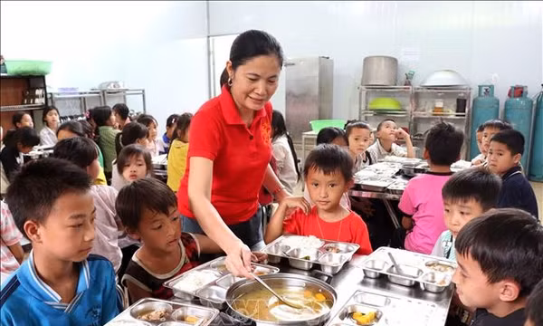 Đề xuất mở rộng hỗ trợ ăn trưa cho học sinh vùng dân tộc thiểu số, miền núi