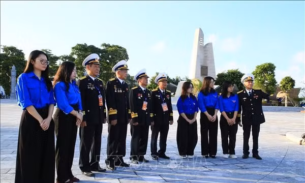 Tiếp nối truyền thống huyền thoại đường Hồ Chí Minh trên biển