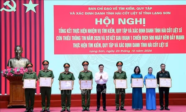 Phối hợp thu nhận mẫu sinh phẩm đối chứng theo đúng đối tượng, quy trình
