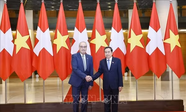 Chủ tịch Quốc hội Trần Thanh Mẫn hội kiến Tổng thống Thụy Sĩ