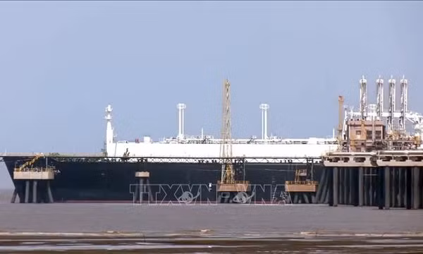 Ấn Độ chính thức đưa vào khai thác chuyến tàu chạy bằng LNG đầu tiên
