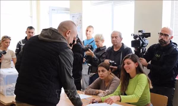 Bulgaria phải tổ chức bầu cử tổng thống vòng hai