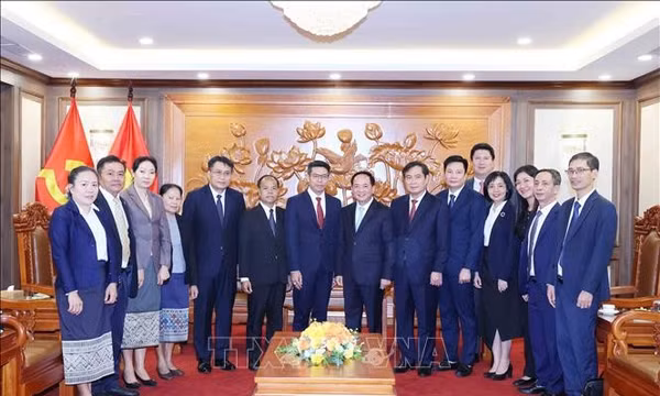 Việt Nam - Lào tăng phối hợp chống tin giả, xuyên tạc trên môi trường số