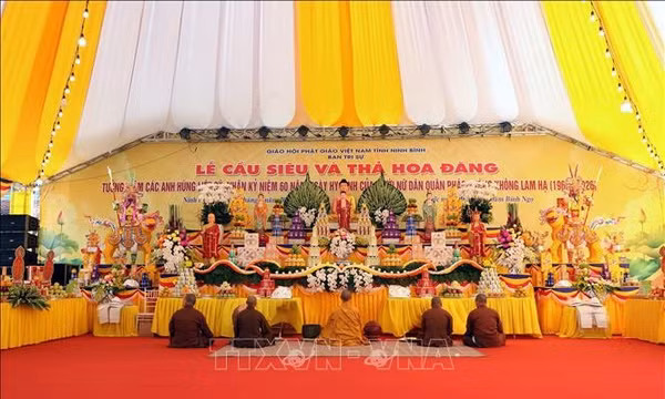 Tưởng niệm ngày hy sinh của 10 nữ dân quân pháo phòng không Lam Hạ