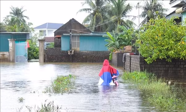 Mưa ngập, nhiều trường tại Nghệ An cho học sinh nghỉ học
