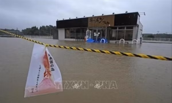 Nhật Bản: Sơ tán hơn 1 triệu dân, hủy hàng trăm chuyến bay do bão Dujuan