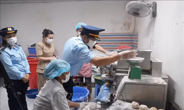 Kiểm soát an toàn thực phẩm từ nguồn gốc đến bàn ăn
