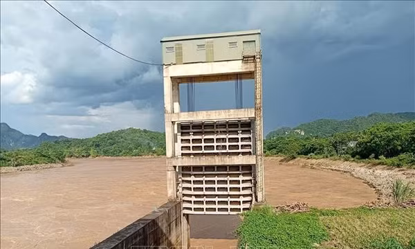 Tăng lưu lượng xả nước điều tiết hồ chứa thủy điện Cẩm Thủy 1
