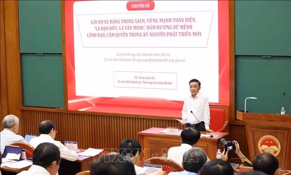 Thường trực Ban Bí thư truyền đạt chuyên đề về xây dựng Đảng với các Ủy viên Trung ương 