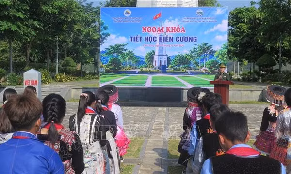 Khơi dậy tình yêu Tổ quốc qua 'Tiết học biên cương' tại A Mú Sung
