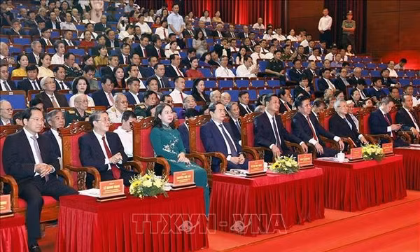 Chủ tịch Quốc hội dự Lễ kỷ niệm 150 năm Ngày sinh cụ Huỳnh Thúc Kháng