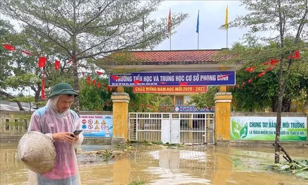 Huế triển khai các phương án ứng phó mưa lớn, sạt lở và biển động