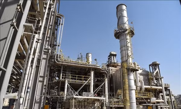 Giá dầu giảm trước kỳ vọng về một thỏa thuận ngừng bắn giữa Mỹ và Iran