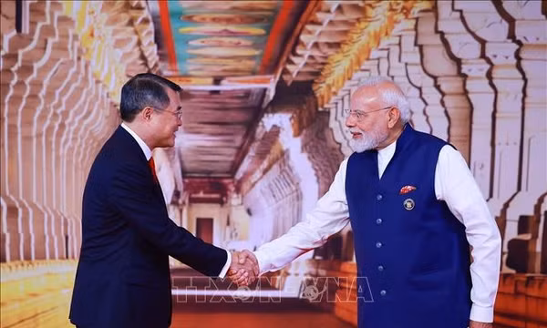 Thủ tướng tham dự Hội nghị thượng đỉnh BRICS lần thứ 18 tại Ấn Độ