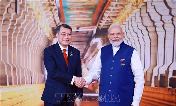 Thủ tướng tham dự Hội nghị thượng đỉnh BRICS lần thứ 18 tại Ấn Độ