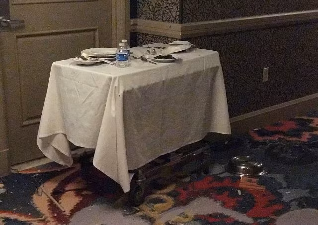 Hình ảnh đầu tiên về căn phòng la liệt súng đạn của hung thủ xả súng Las Vegas ảnh 3