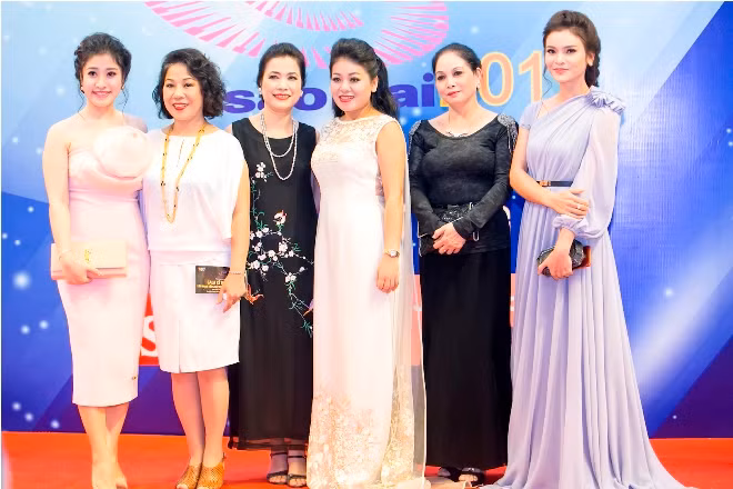 Phạm Phương Thảo hát tặng sinh nhật sớm cố nhạc sĩ An Thuyên trong đêm Gala 20 năm Sao Mai ảnh 3