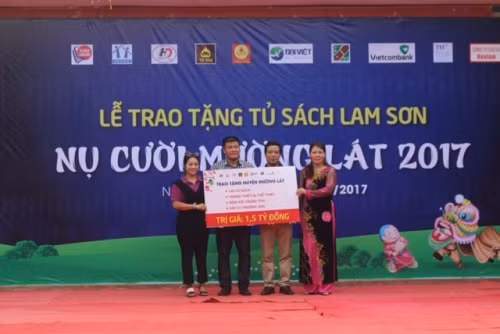 Trao tặng 144 tủ sách cho học sinh Mường Lát ảnh 1