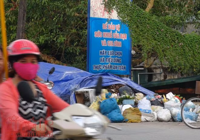 Bịt mũi, nín thở khi vào thị xã Sơn Tây, Hà Nội ảnh 12