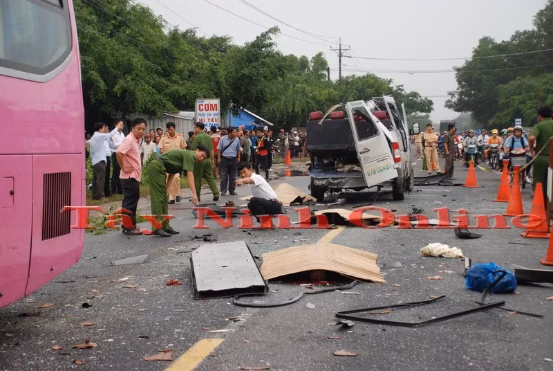 Hai xe khách đấu đầu tại Tây Ninh: 6 người chết, 10 người bị thương ảnh 2