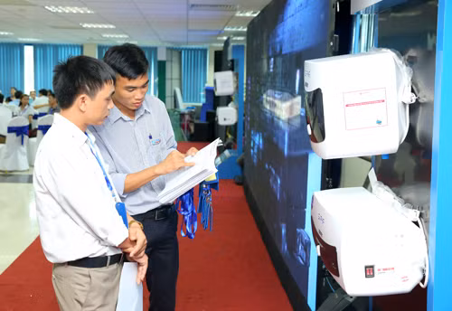 'Sốt' bình nước nóng tráng men Sapphire nhân tạo, tự làm sạch ảnh 1