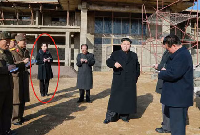 Những hình ảnh hiếm hoi về cô em gái được ông Kim Jong-un tin tưởng trao quyền lực ảnh 4