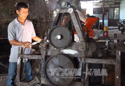 Chế tạo thành công máy thu hoạch mía có sức làm việc bằng 70 công lao động ảnh 1