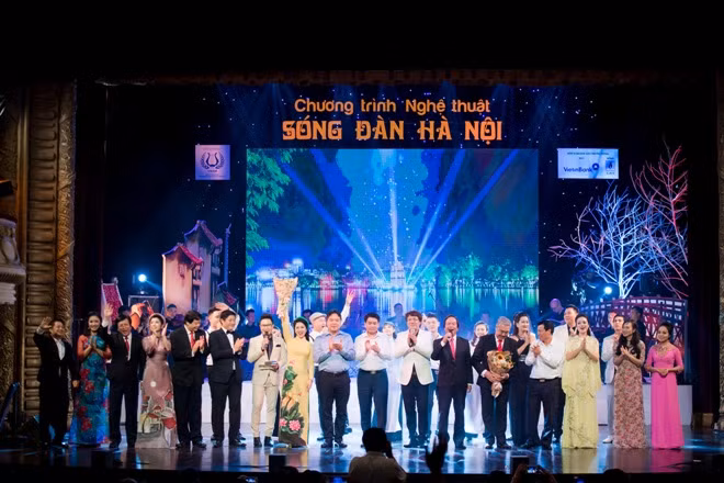 Hoành tráng đêm nhạc ‘Sóng đàn Hà Nội’ ảnh 1