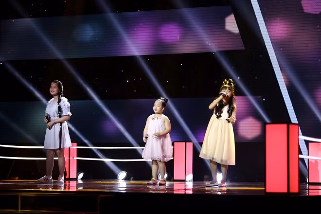The Voice Kids: Đội hình toàn hotboy team Soobin Hoàng Sơn xuất hiện tại tập cuối vòng Đối đầu ảnh 3