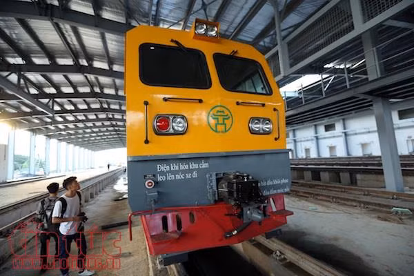 Đoàn tàu số 2 và 3 dự án đường sắt Cát Linh-Hà Đông đã tập kết an toàn về khu ga Hà Đông ảnh 2