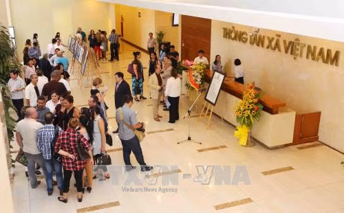 Khai mạc Triển lãm ảnh 'Che - Người kiến tạo' ảnh 6